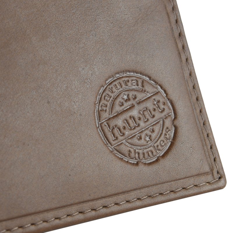 HUNT, Herren-Geldbörse aus Echtem Leder, mit herausnehmbarem Kartenetui, RFID-Schutz und Geschenkbox — Logo-Detail
