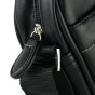 GianMarcoVenturi Sacoche à Bandoulière Homme Noire avec Bandoulière Réglable, en Similicuir, Multi-Poches 110-1 — détail logo