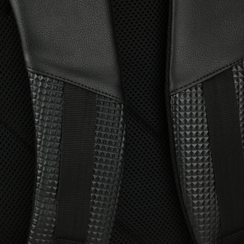 Mochila Police Casual Elegante Negra, en PU, Correas Acolchadas, Duradera y Resistente, Universidad 3… — detalle del logotipo