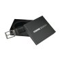 Cinturón de Hombre MOMO Design Reversible en Piel Lisa y Efecto Carbono, Sin Níquel, 2 en 1, Acortabl… — detalle del logotipo