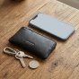No Limits Schlüsseltasche, für Herren und Damen, aus echtem Leder, 2 Reißverschlusstaschen und 2 Ringe, mit Box — Detail