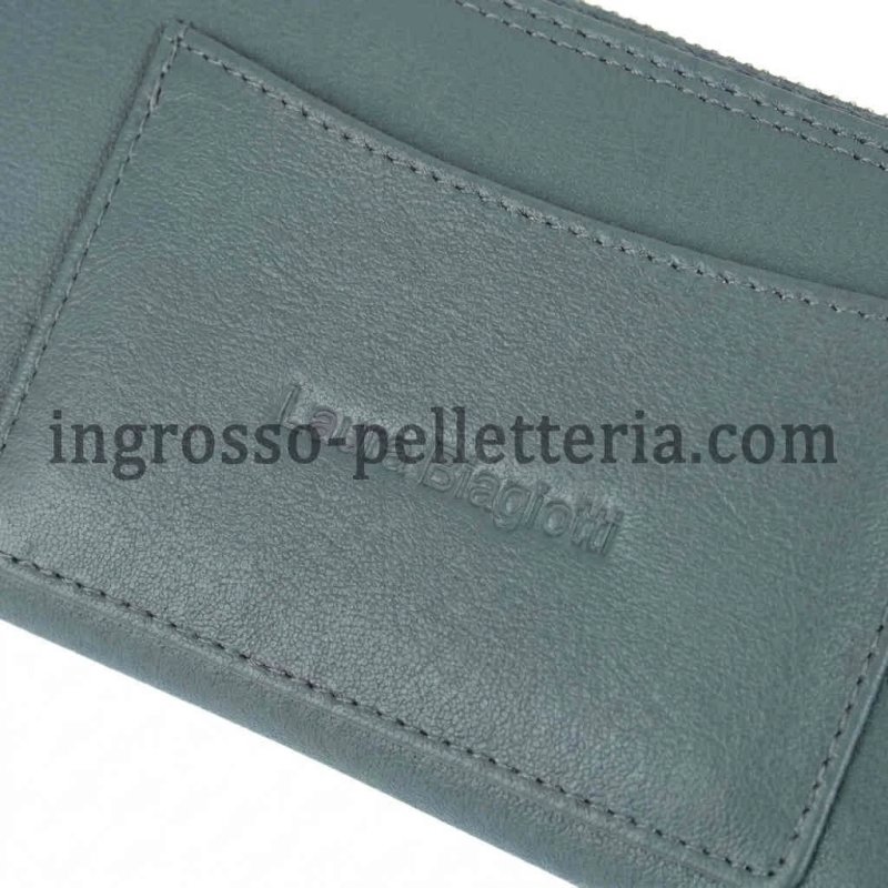 Laura Biagiotti Portafoglio Donna Vera Pelle, Laccetto Polso, Scatola Portacarte e Laccetto Polso Rimovibile — dettaglio logo